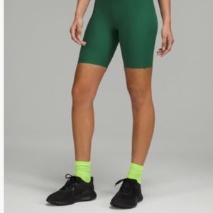 NWT Size 6 base pace HR shorts 8” ribbed